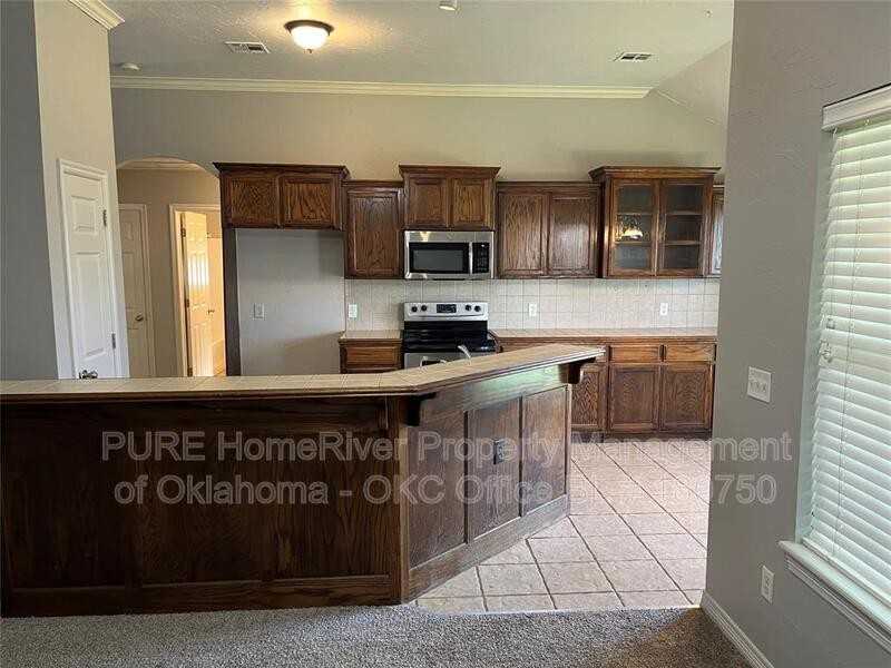 11628 Sw 11th St - Photo 6 of 24