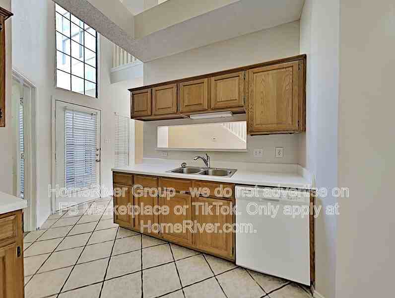 343 Alex Dr - Photo 4 of 15