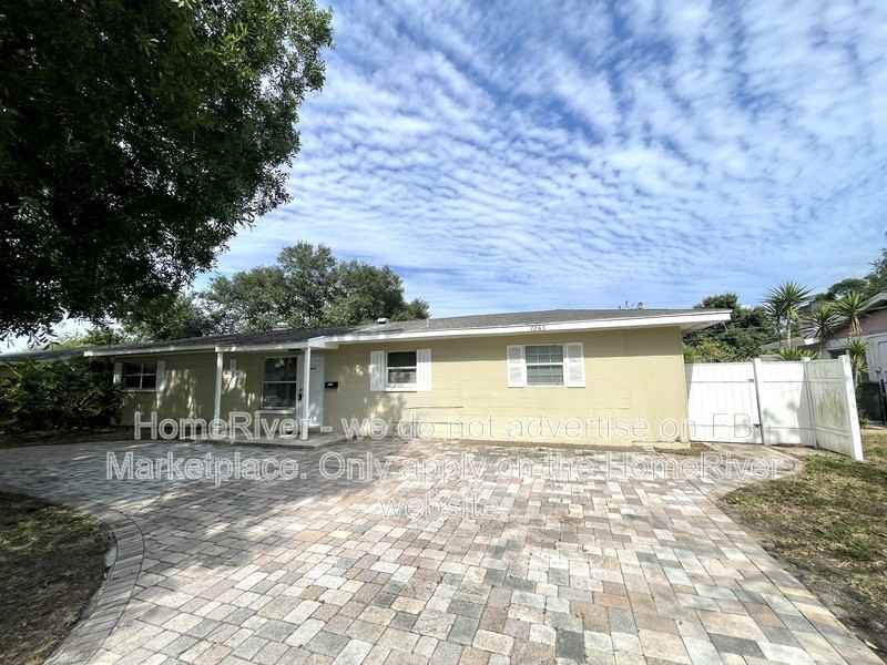 7265 17th St N - Photo 3 of 27