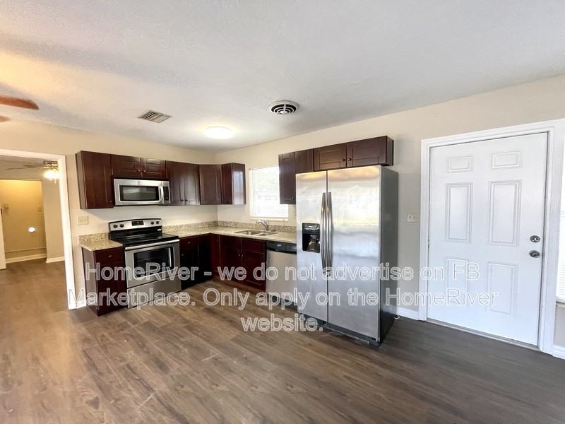 7265 17th St N - Photo 6 of 27