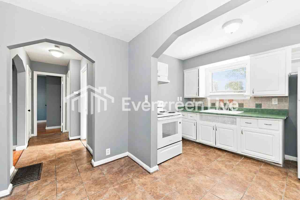 374 Glen Oaks Dr - Photo 5 of 15