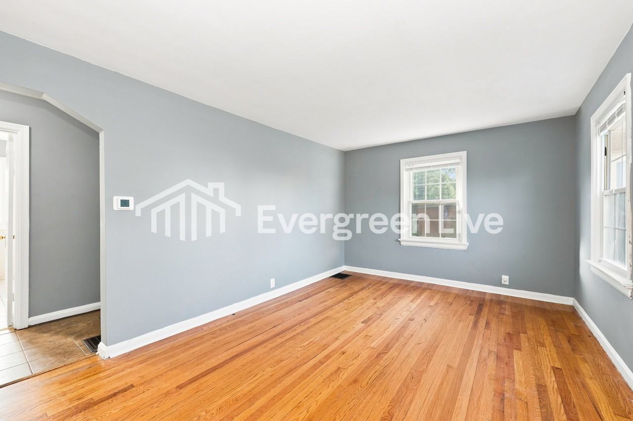 374 Glen Oaks Dr - Photo 6 of 15
