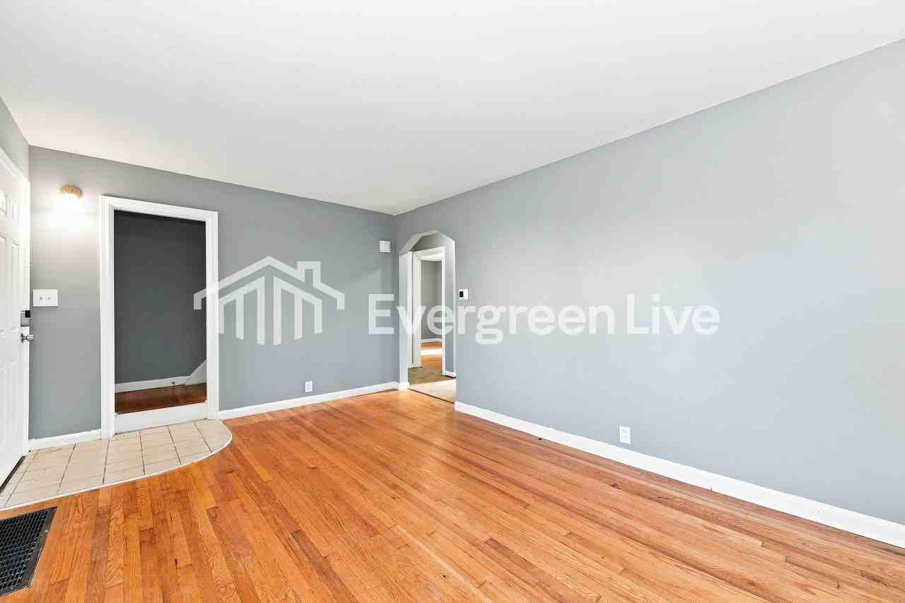 374 Glen Oaks Dr - Photo 7 of 15