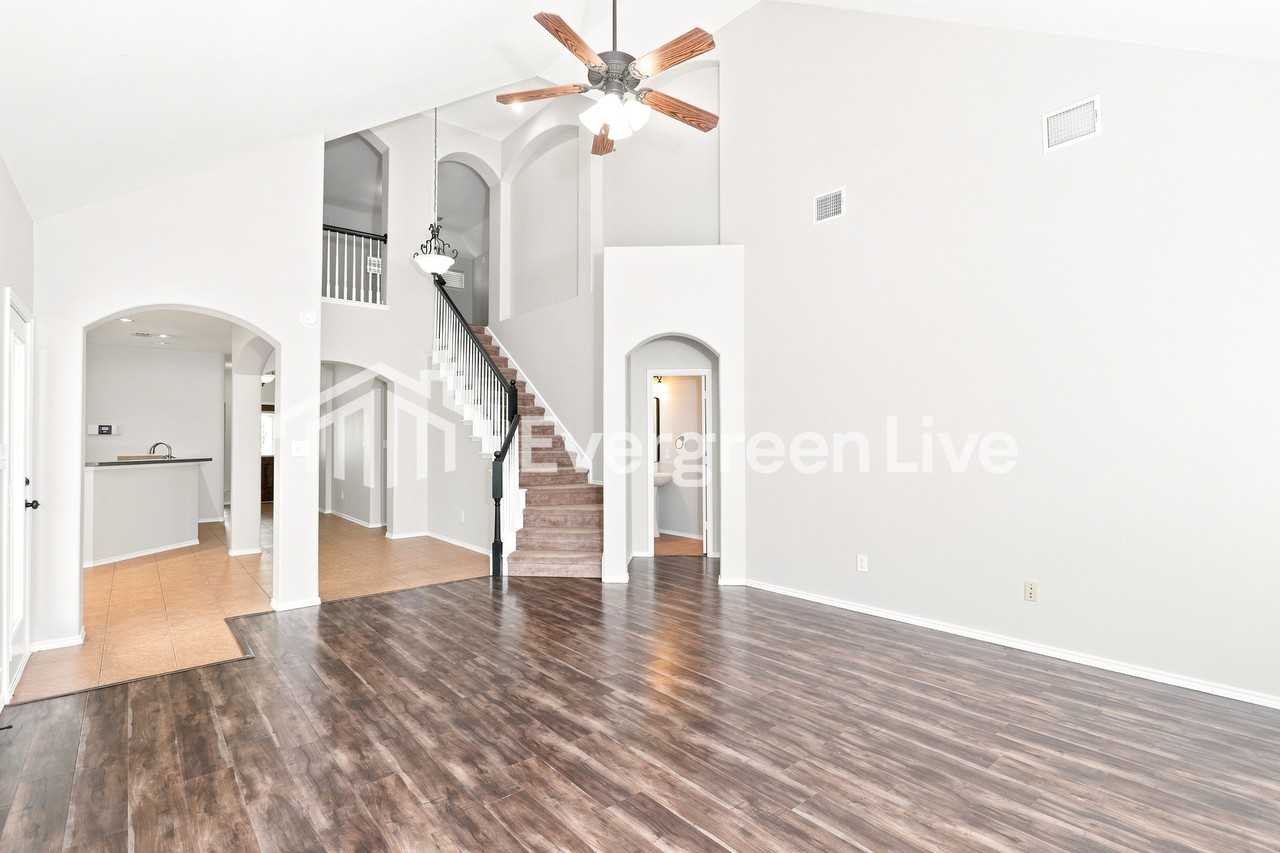 111 Indian Gap Ct - Photo 2 of 15