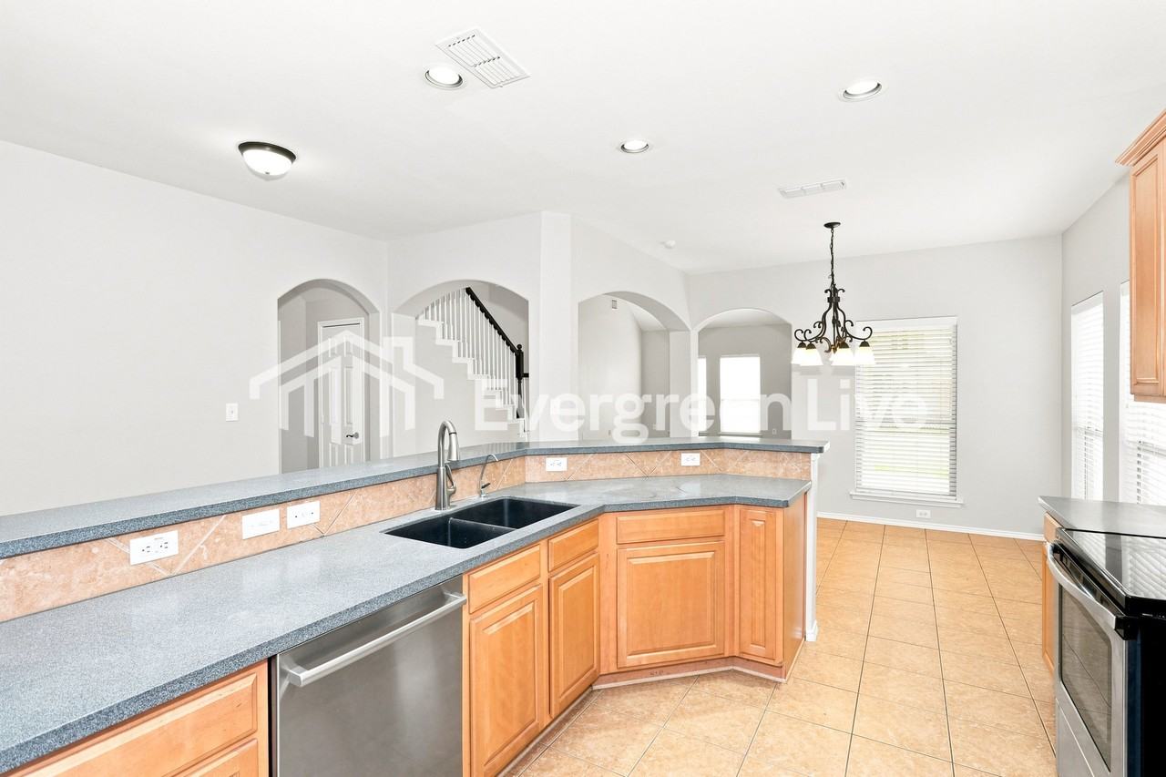 111 Indian Gap Ct - Photo 3 of 15