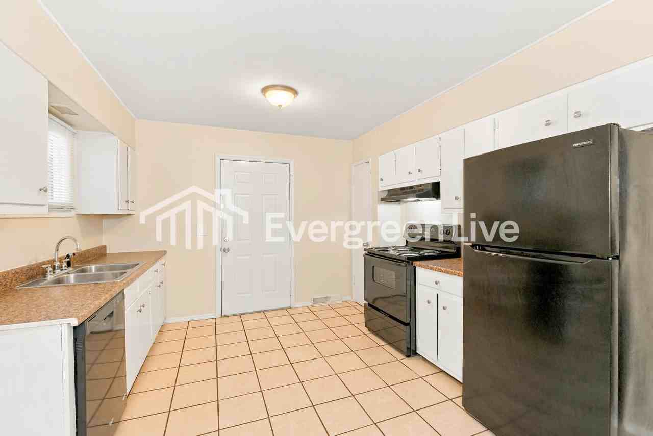 4008 E 107th St - Photo 4 of 15