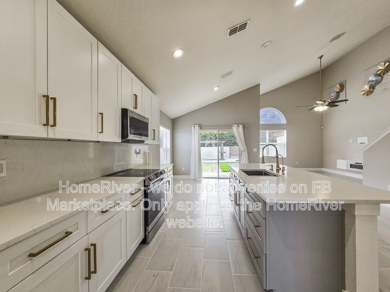 5002 Sw 58th Pl - Photo 2 of 24