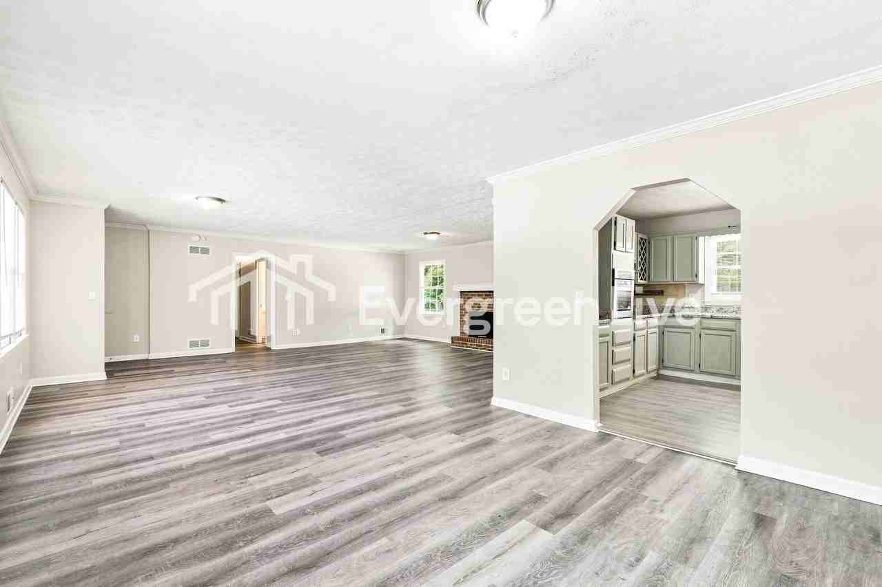6402 Swift Creek Dr - Photo 2 of 15