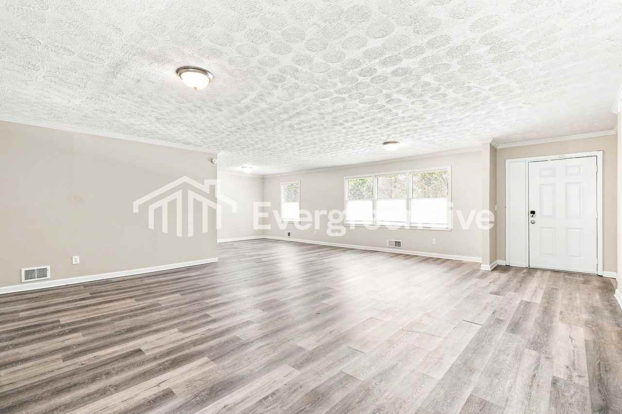 6402 Swift Creek Dr - Photo 3 of 15
