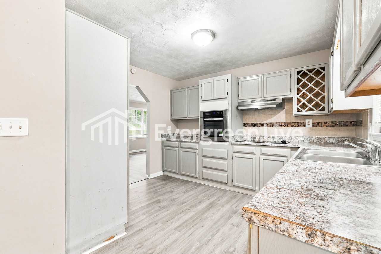6402 Swift Creek Dr - Photo 6 of 15