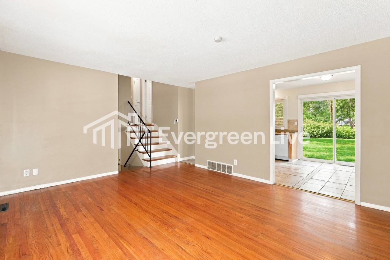 9306 Palmer Ave - Photo 2 of 15