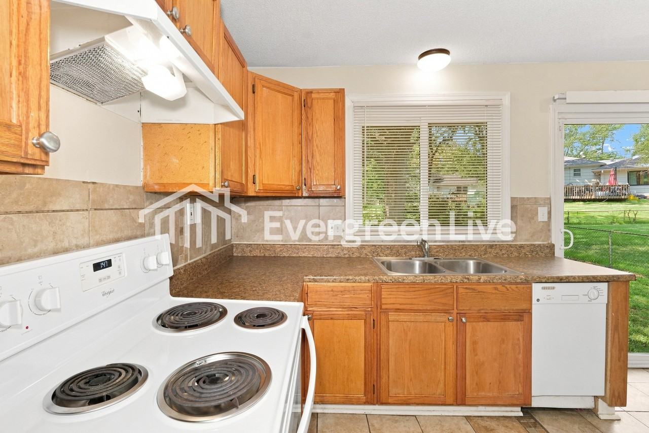 9306 Palmer Ave - Photo 6 of 15