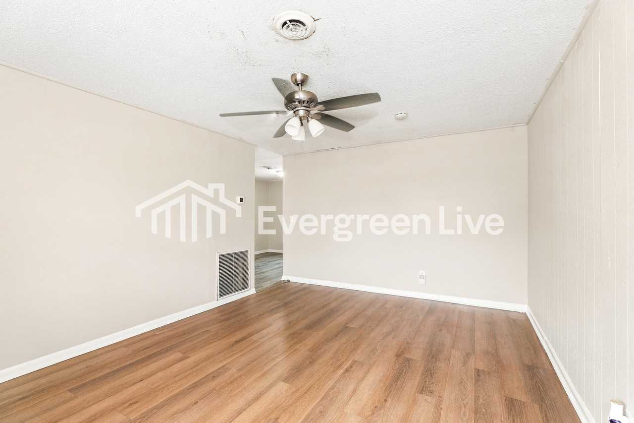 5043 Chivalry Dr - Photo 5 of 15