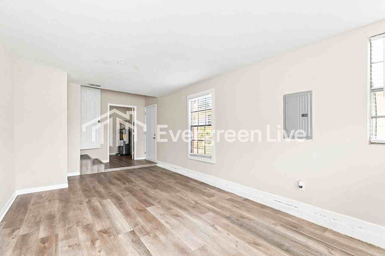 5043 Chivalry Dr - Photo 4 of 15