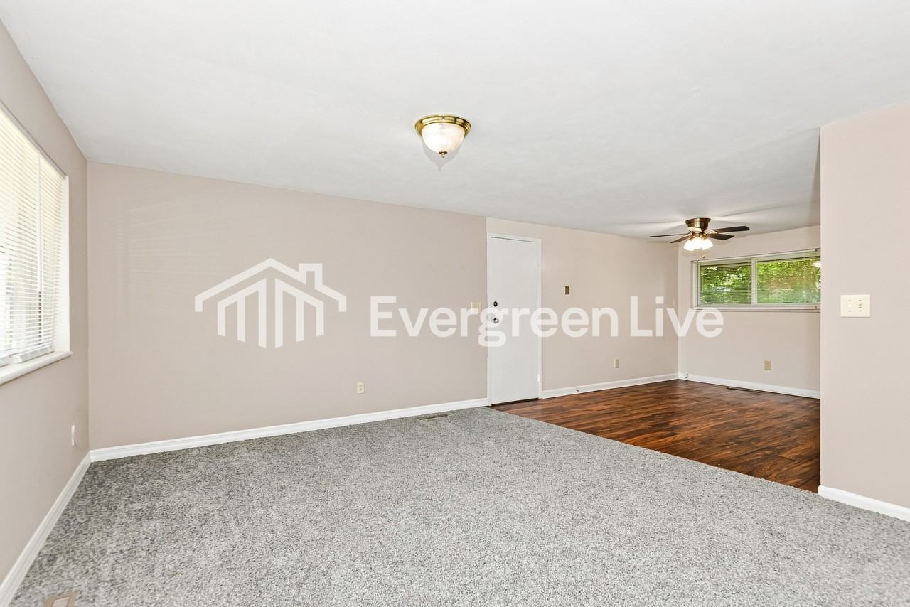 81 Rowland Dr - Photo 3 of 15