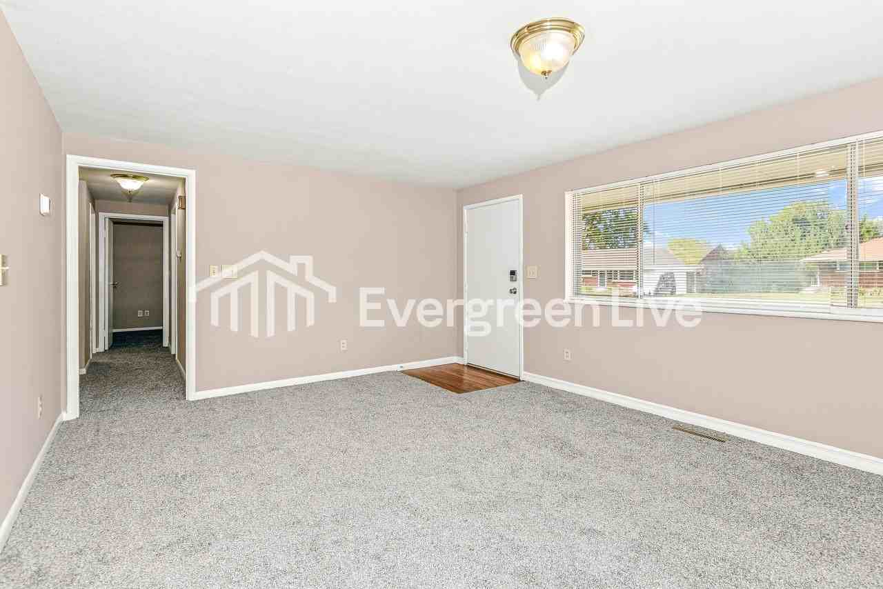 81 Rowland Dr - Photo 4 of 15