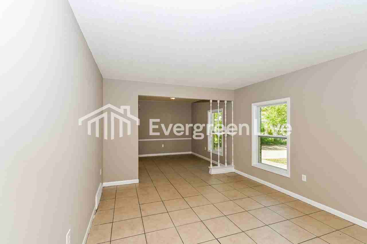 3396 Castleman St - Photo 2 of 15