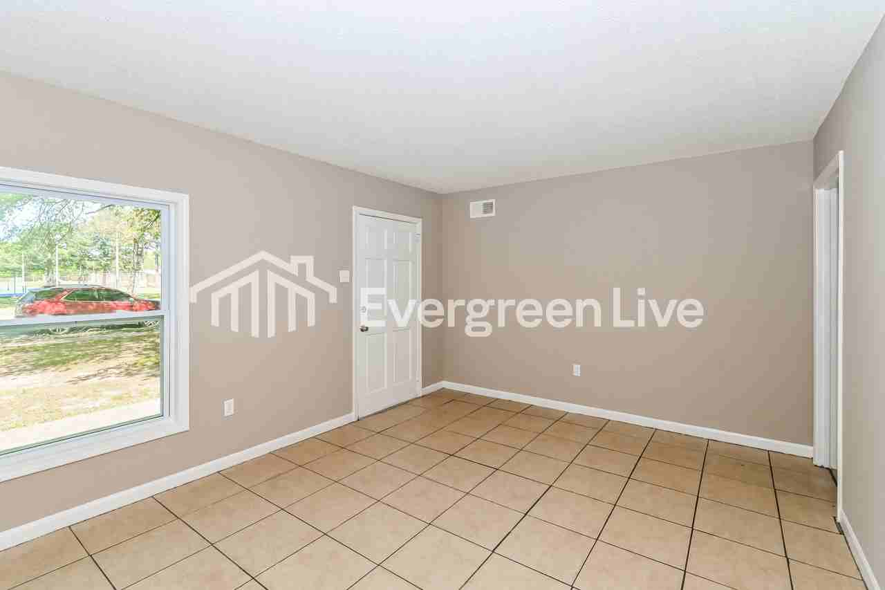 3396 Castleman St - Photo 3 of 15