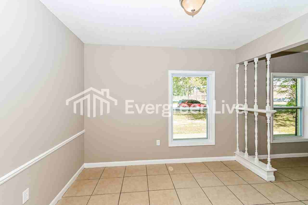 3396 Castleman St - Photo 4 of 15