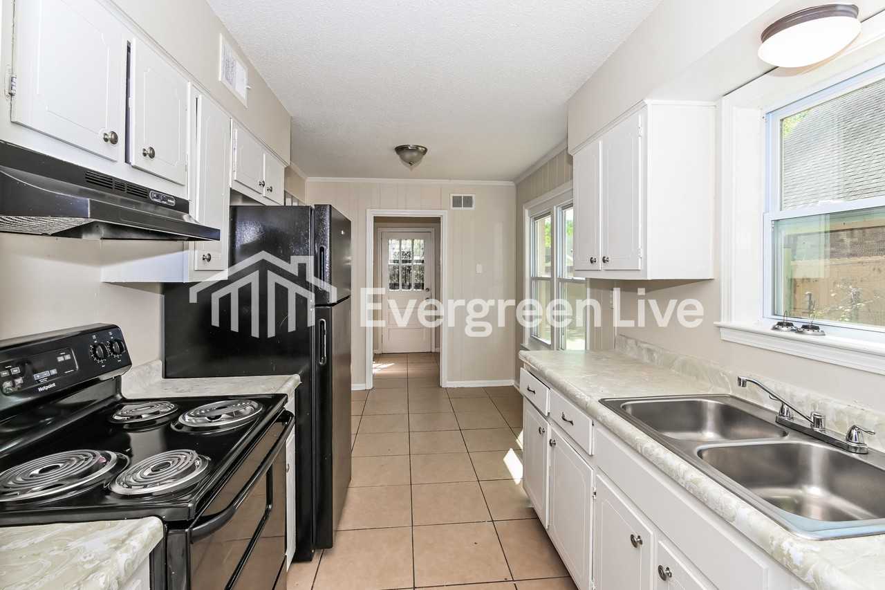 3396 Castleman St - Photo 5 of 15