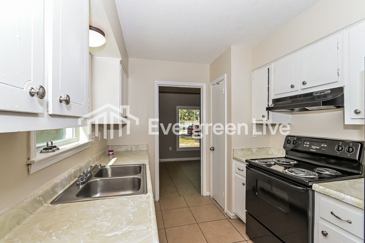 3396 Castleman St - Photo 6 of 15