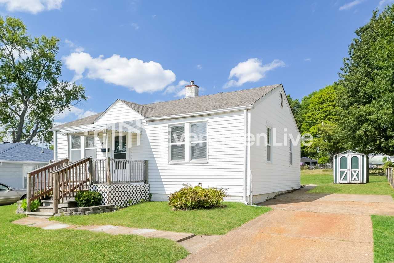 9511 Miriam Ave - Photo 3 of 15