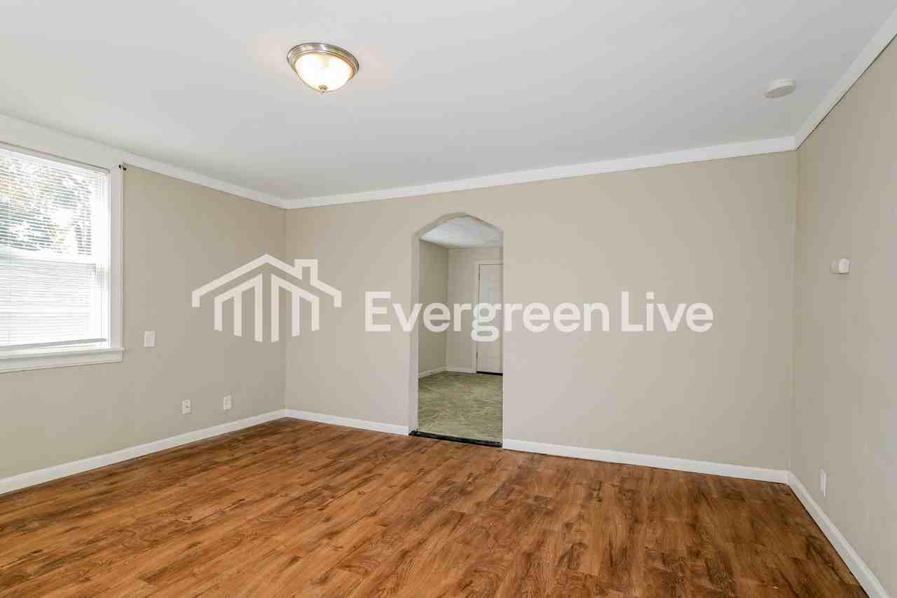 9511 Miriam Ave - Photo 4 of 15