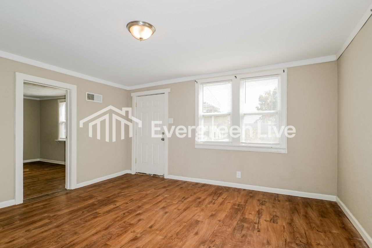 9511 Miriam Ave - Photo 5 of 15