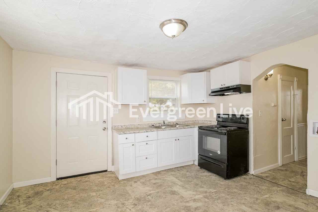 9511 Miriam Ave - Photo 6 of 15