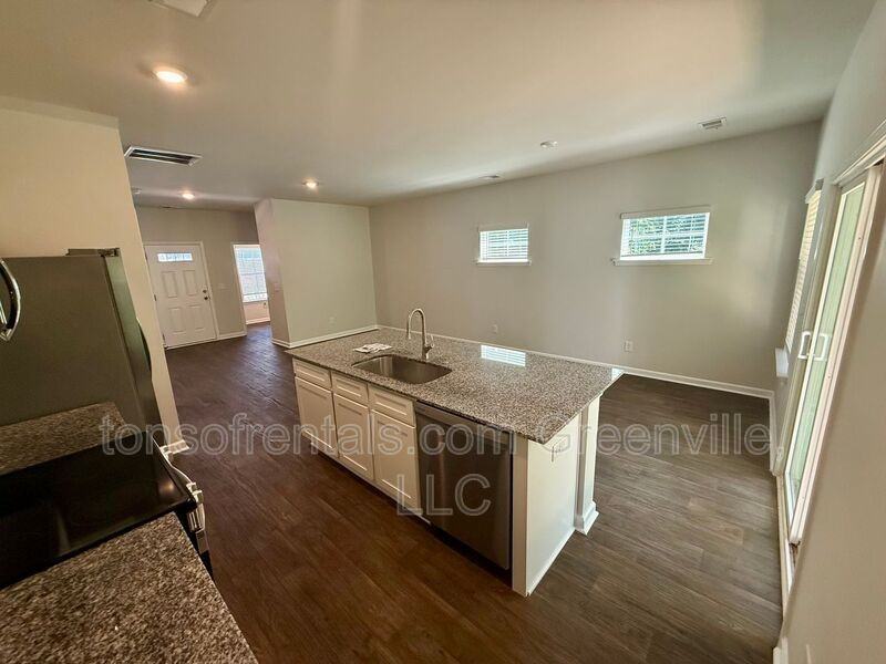 101 Pendleton Place Way - Photo 3 of 20