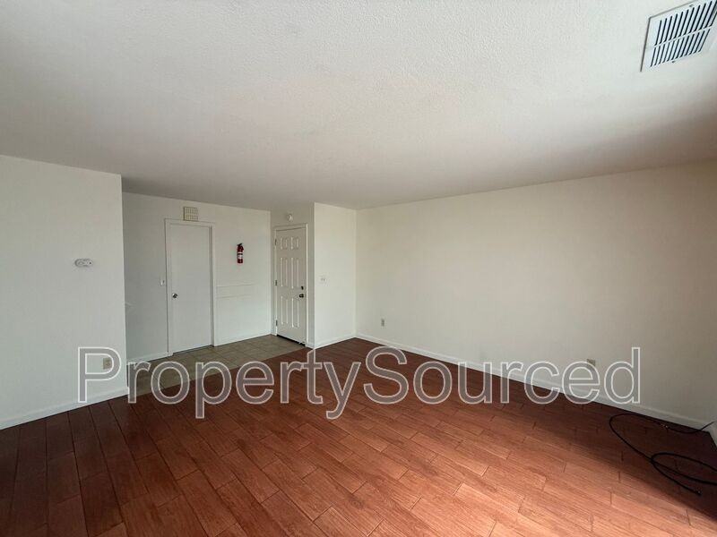 2717 Janna Ave #3 - Photo 4 of 33