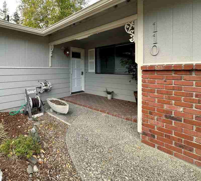 110 Leslie Ln - Photo 2 of 19