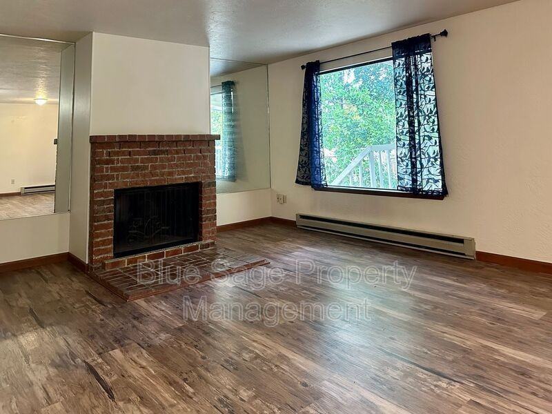 110 Leslie Ln - Photo 5 of 19