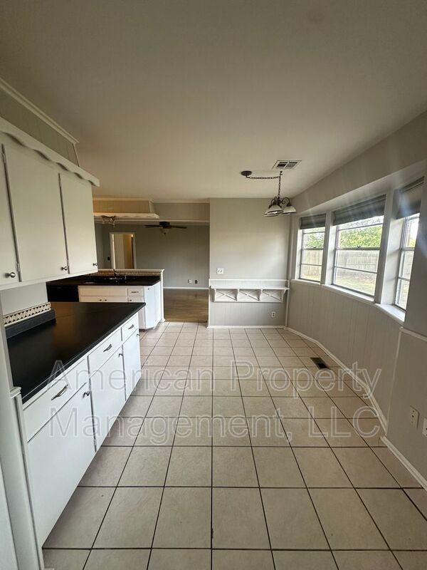 4512 S Kingston Ave - Photo 6 of 20