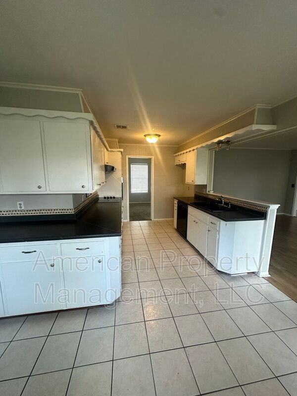 4512 S Kingston Ave - Photo 7 of 20