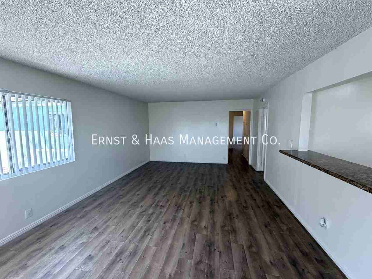 1960 E Jackson St #05 - Photo 3 of 16