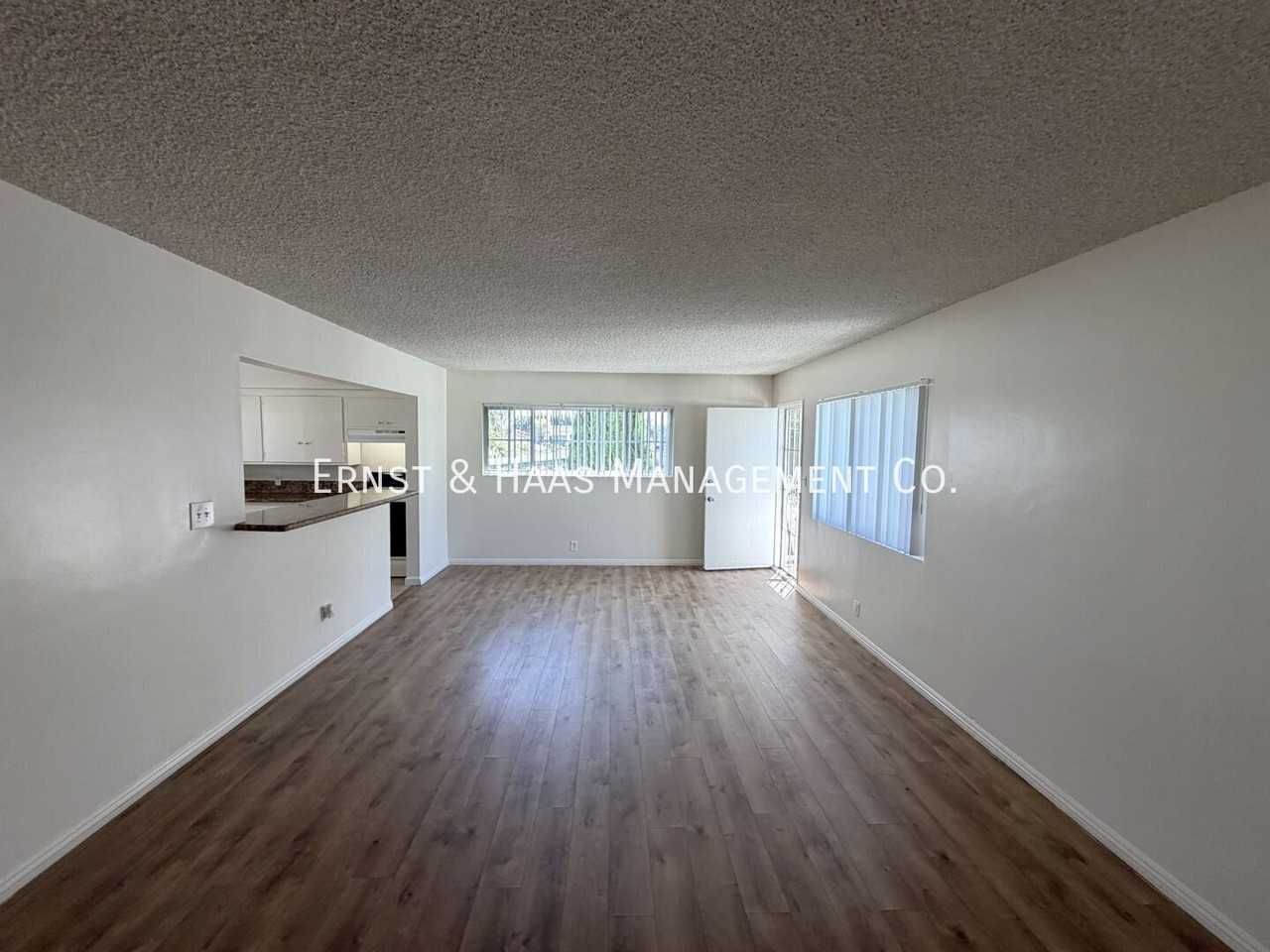 1960 E Jackson St #05 - Photo 4 of 16