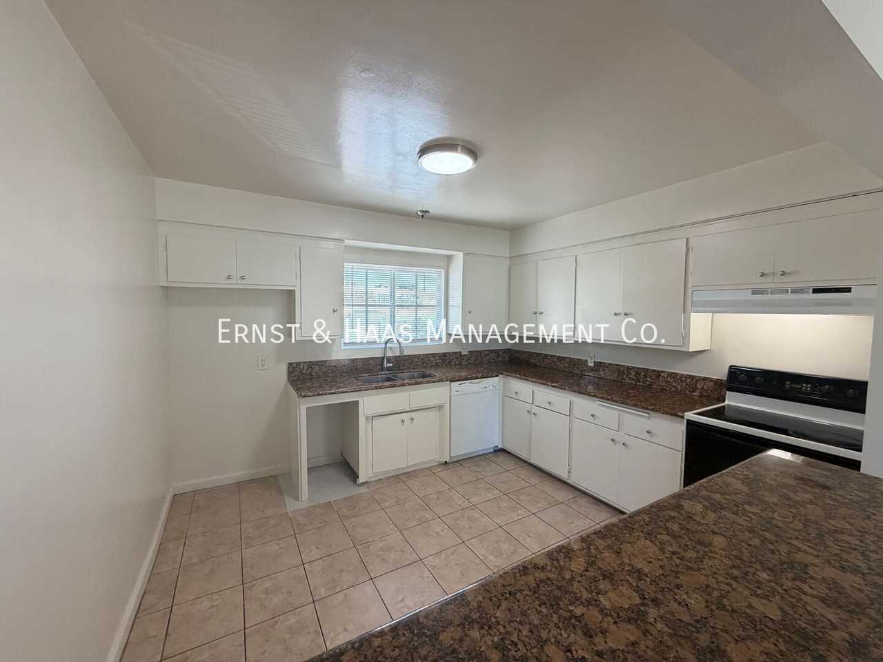 1960 E Jackson St #05 - Photo 5 of 16