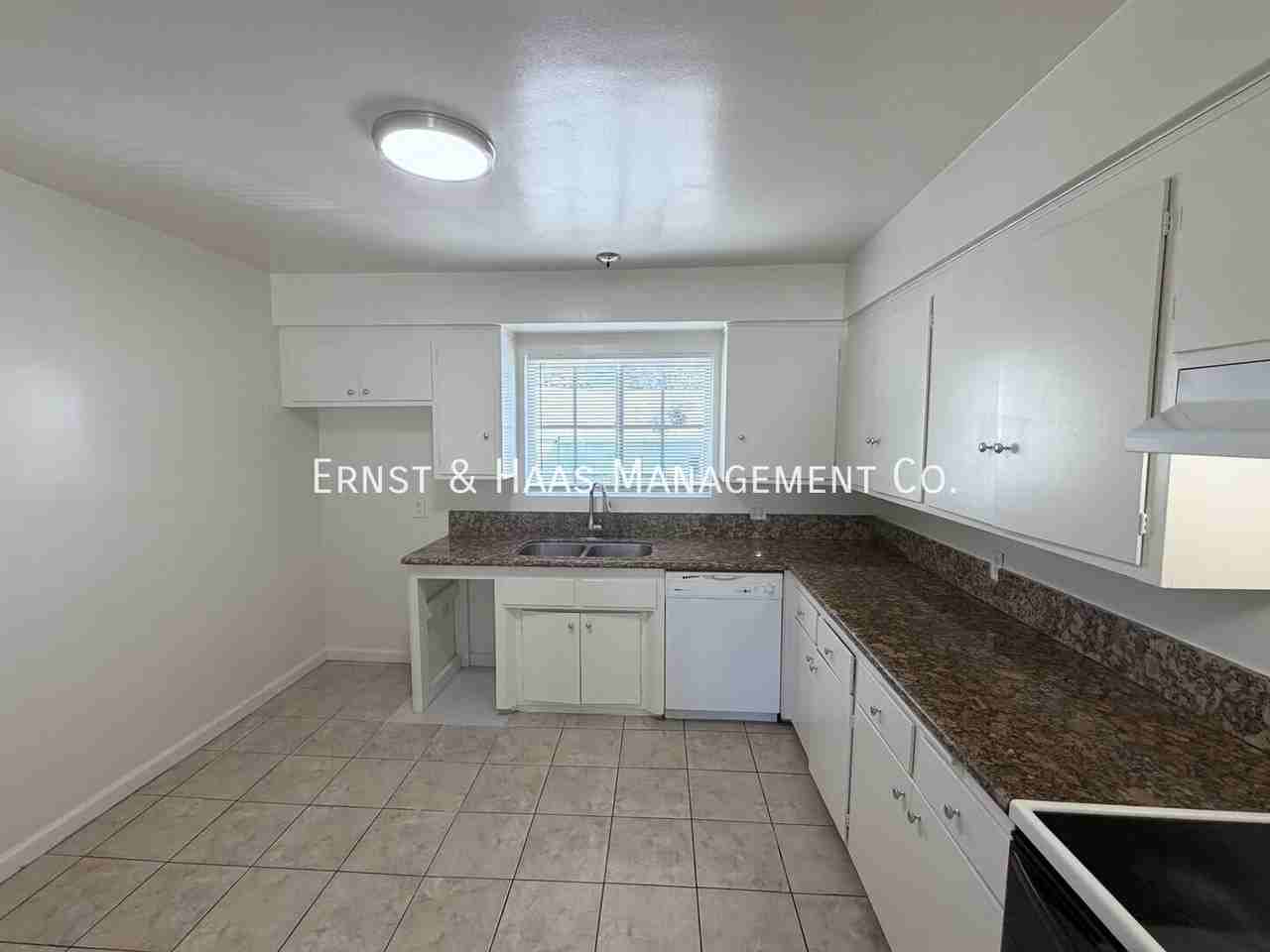 1960 E Jackson St #05 - Photo 7 of 16