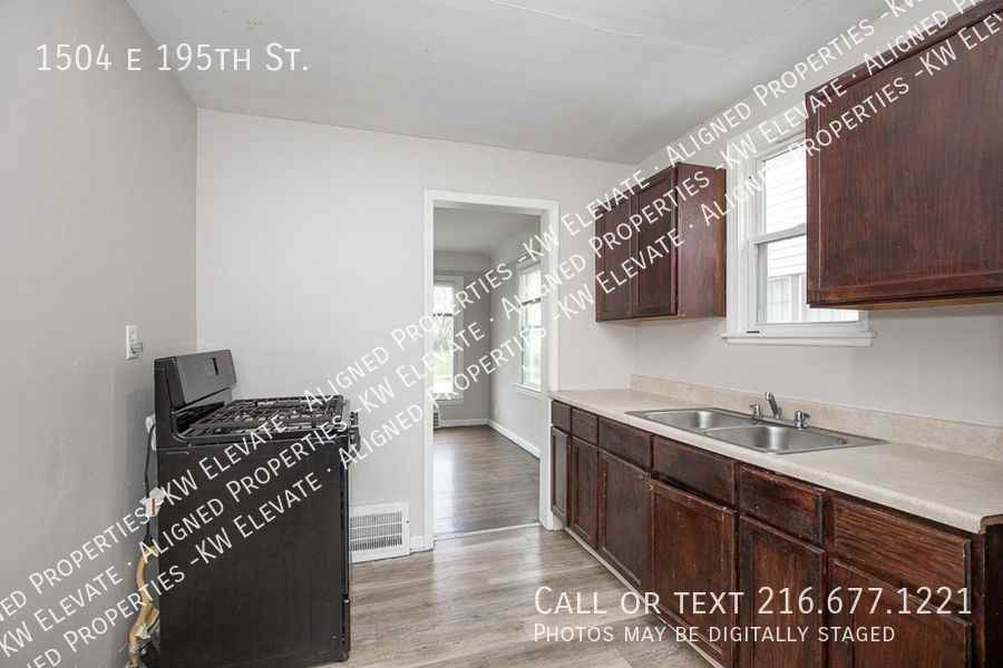 1504 E 195th St - Photo 4 of 31