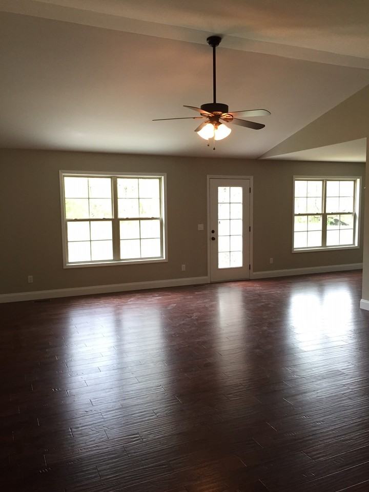 1135 E Broad St - Photo 2 of 11