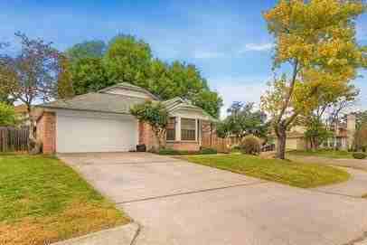 907 Clearwater Trl - Photo 2 of 10