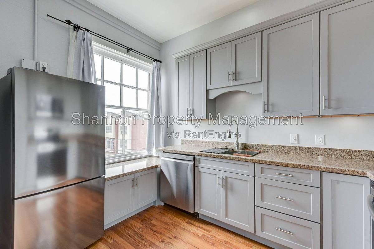 2700 Albany St #3B - Photo 7 of 20