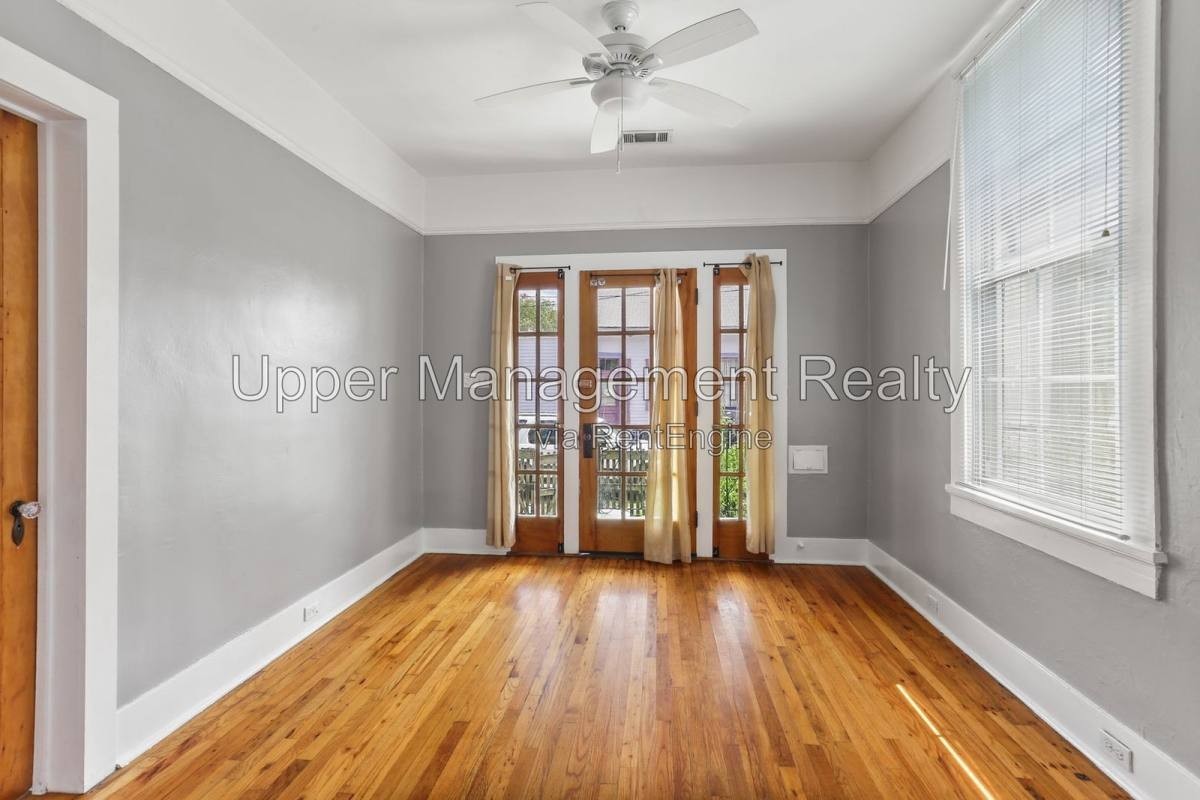806 Constantinople St - Photo 3 of 10
