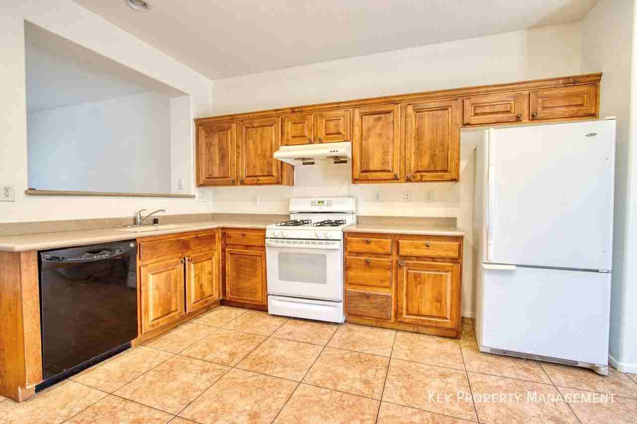3411 Amethyst Glen Ct - Photo 4 of 17