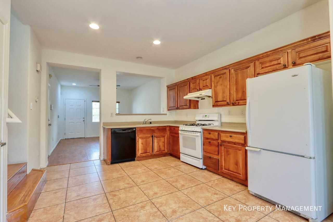 3411 Amethyst Glen Ct - Photo 5 of 17
