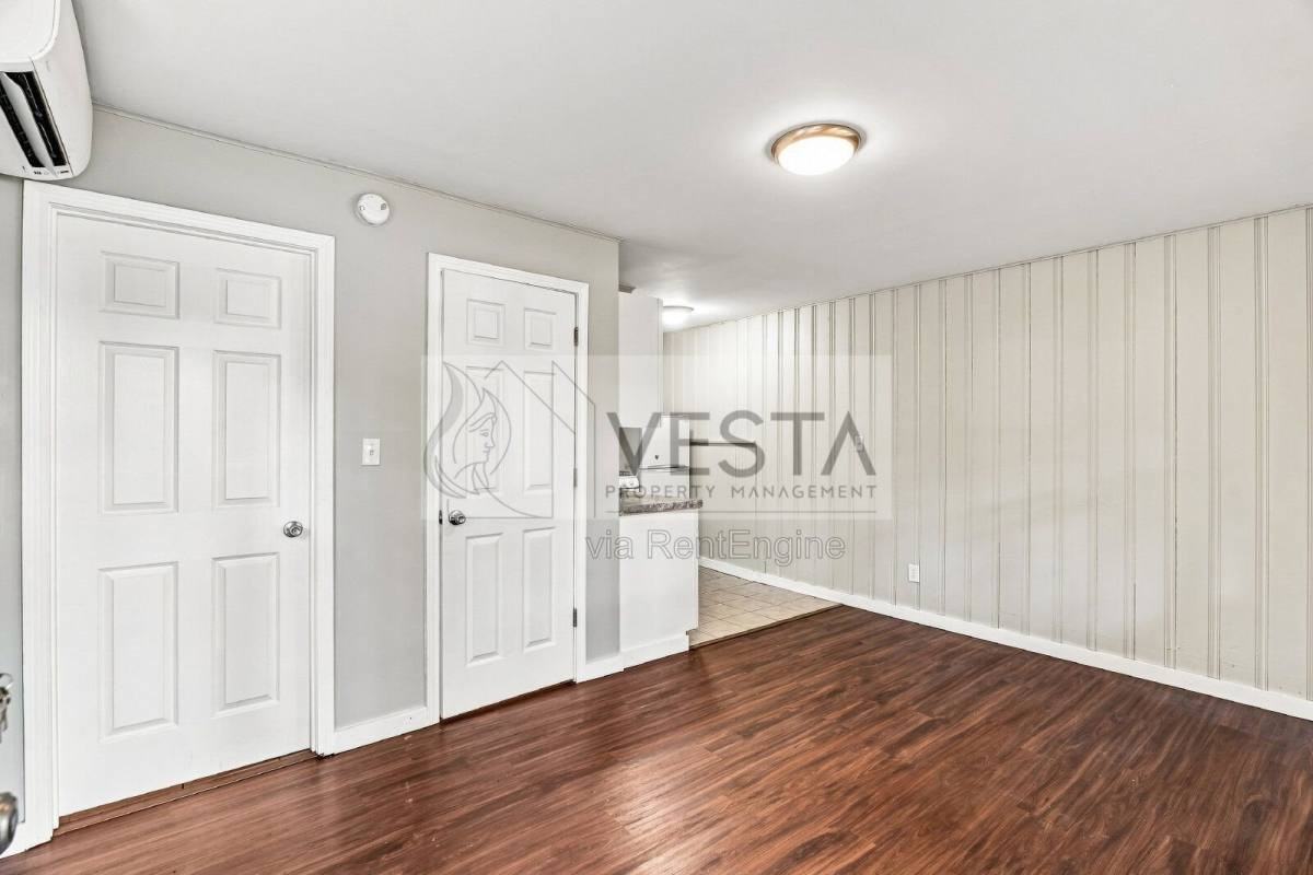 4 Farrwood Ave #5 - Photo 7 of 10
