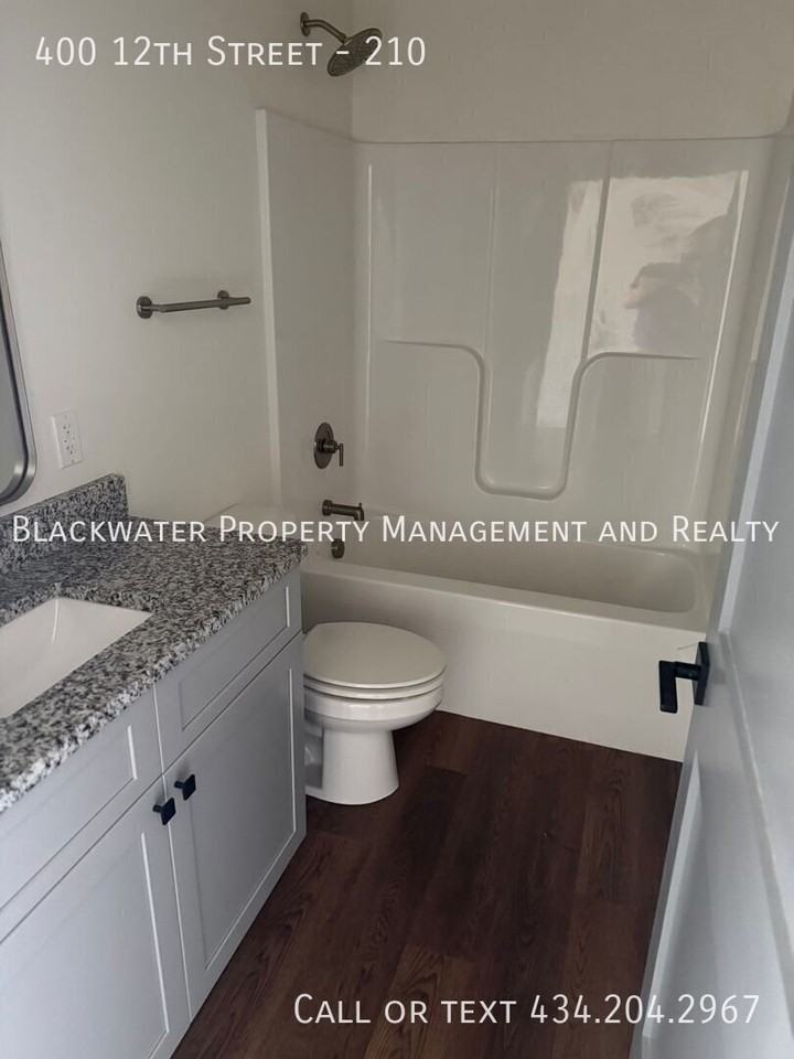 400 12th St #210 - Photo 4 of 12