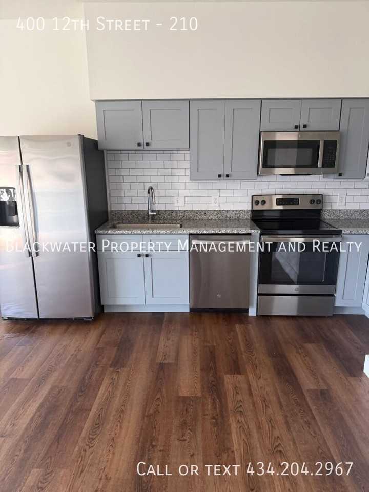 400 12th St #210 - Photo 5 of 12
