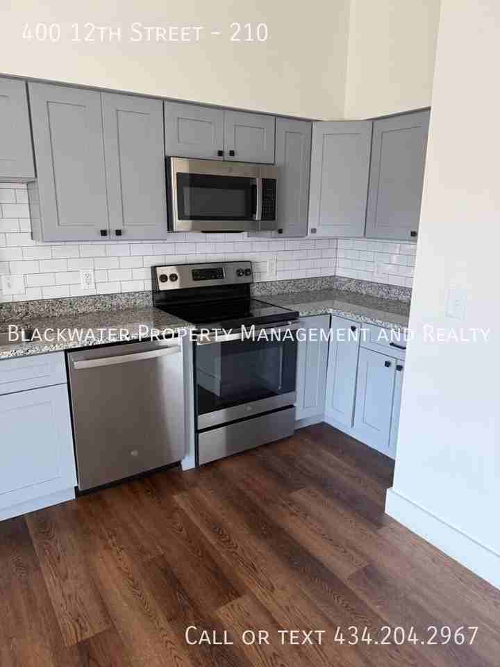 400 12th St #210 - Photo 6 of 12